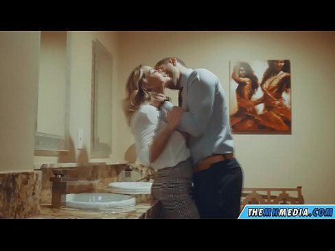 ❤️ როცა მკერდი ქერა აცდუნებს საჯარო საპირფარეშოში ️❌ ხარისხიანი სექსი ჩვენთან